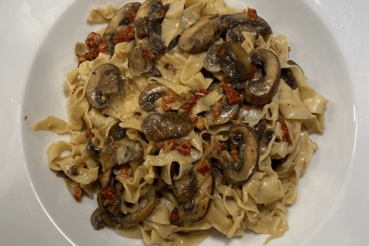 Homemade Fettucine with Mushrooms and Sundried Tomatoes